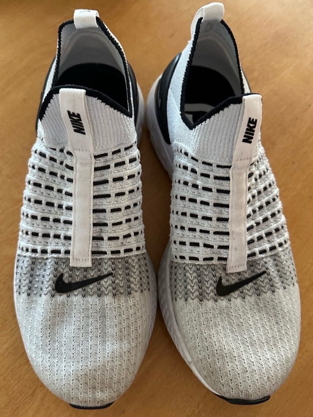 Nike Men's React Phantom Run Flyknit 2 Oreo Laceless Running Shoes Size 9.5